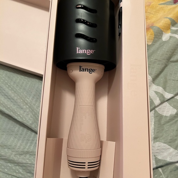 L’Ange large blow dryer and styling brush. - Picture 7 of 7